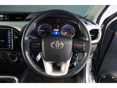 Toyota Revo 2.4 E ปี 2017 สีบรอนซ์เงิน เกียร์ธรรมดา รูปที่ 6